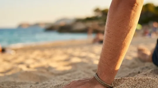 Parche de nicotina resistiendo el calor del verano español con técnicas de aplicación